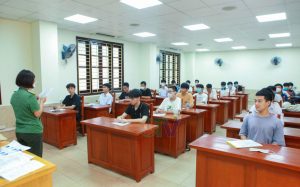 Khóa luyện ôn thi văn bằng 2