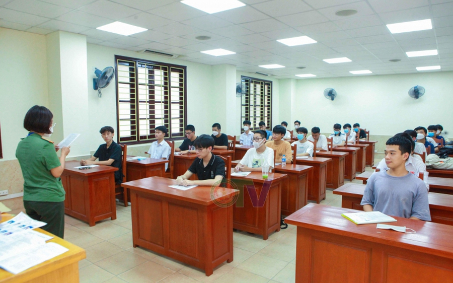 Khóa luyện ôn thi văn bằng 2